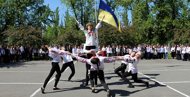 Національно-патріотичний проект учнівської молоді Києва "Нам Україна вище над усе!". Естафета єдності, звитяги та слави в Дніпровському районі