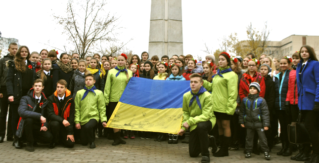 Урочистий захід з нагоди відзначення 71-ї річниці визволення України, 72-ї річниці визволення міста Києва та естафети єдності, звитяги та слави в рамках національно-патріотичного проекту учнівської молоді Києва «Нам Україна вище над усе!»