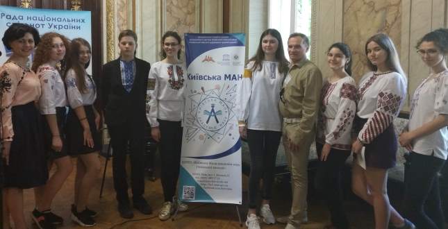 Київські МАНівці читають вірші Шевченка мовами світу